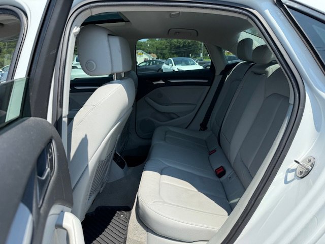 Vehicle image 9 of 14
