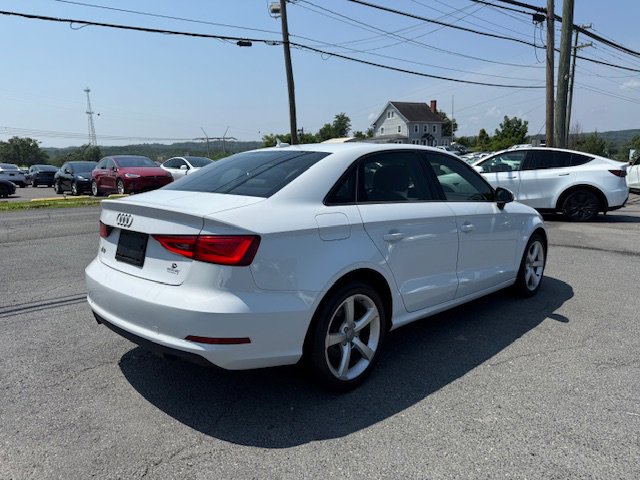 Vehicle image 4 of 14