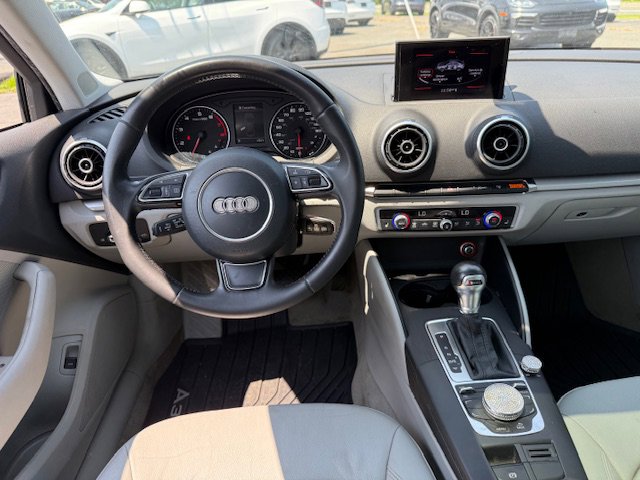 Vehicle image 10 of 14