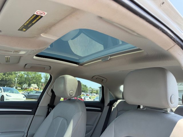 Vehicle image 13 of 14