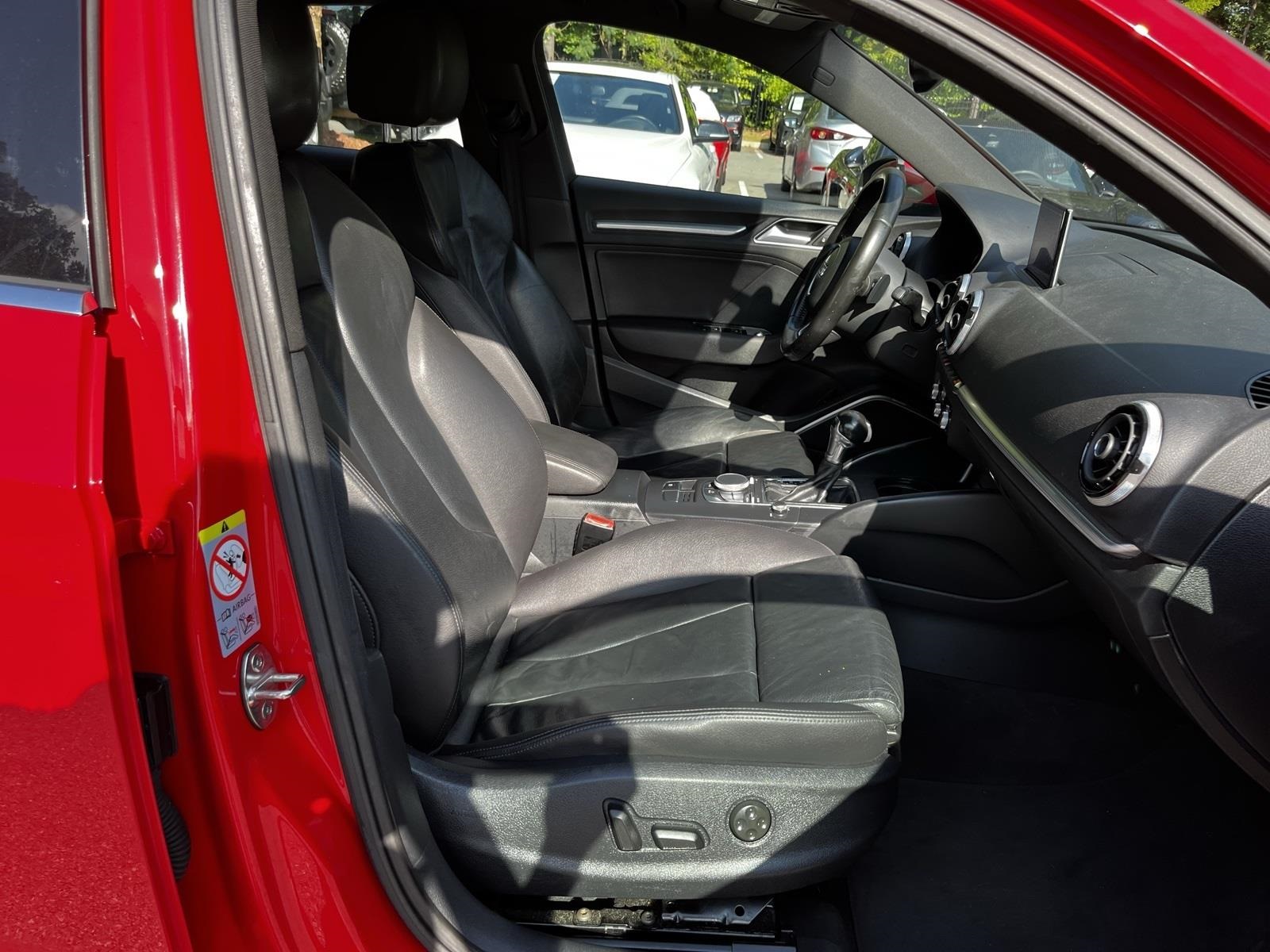 Vehicle image 14 of 41