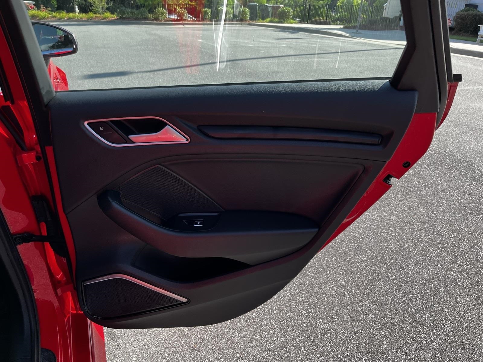 Vehicle image 29 of 41