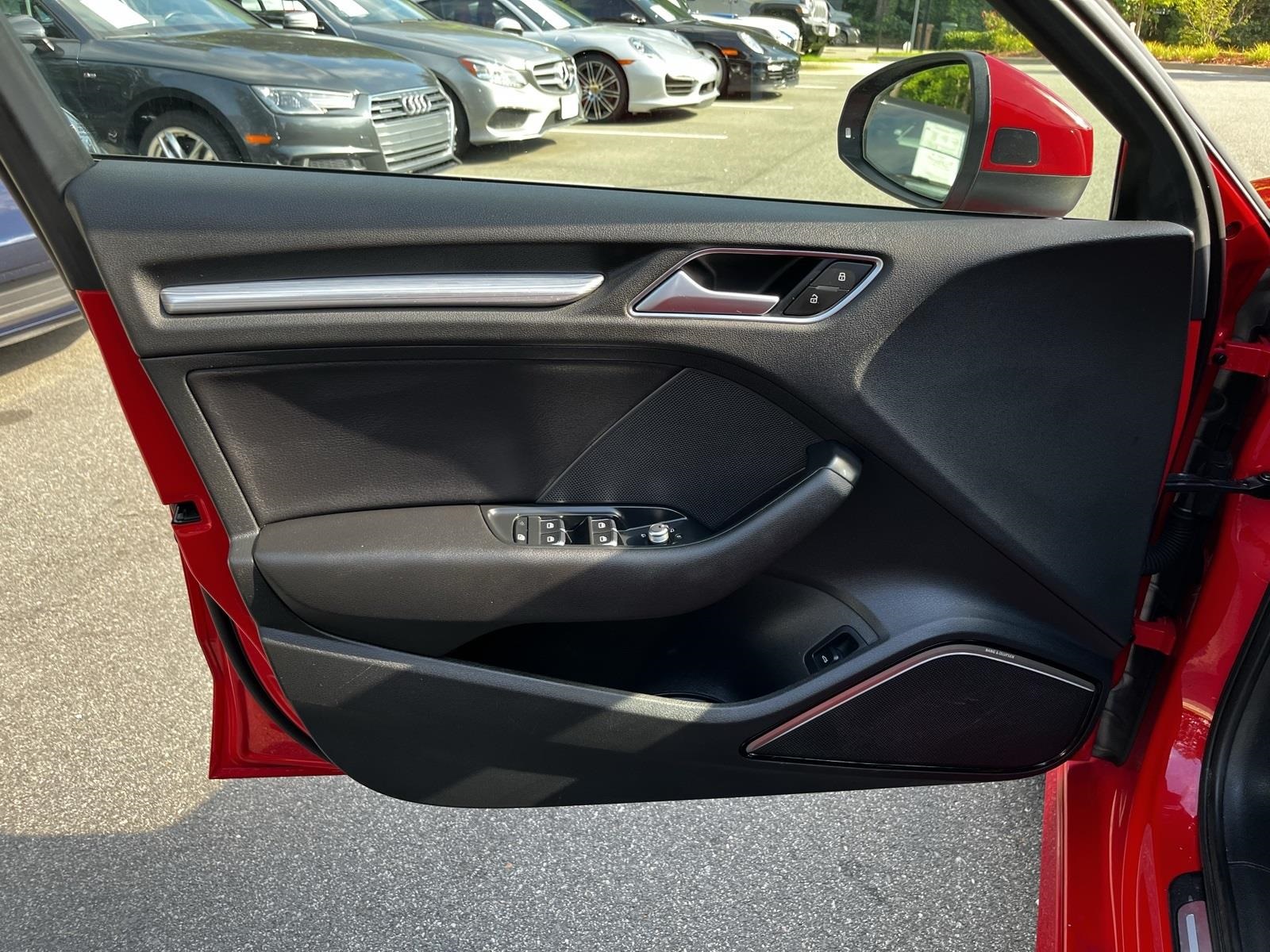 Vehicle image 31 of 41
