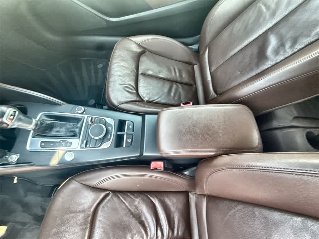 Vehicle image 16 of 32