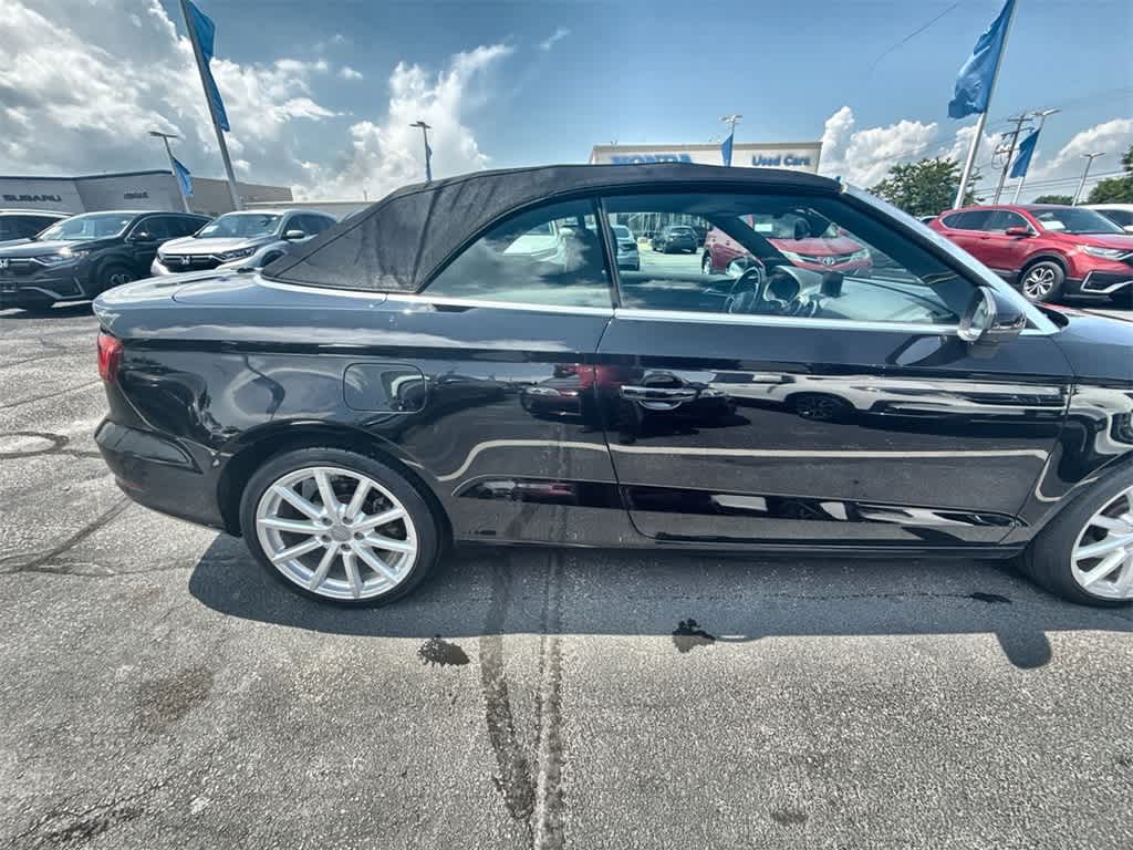 Vehicle image 5 of 32