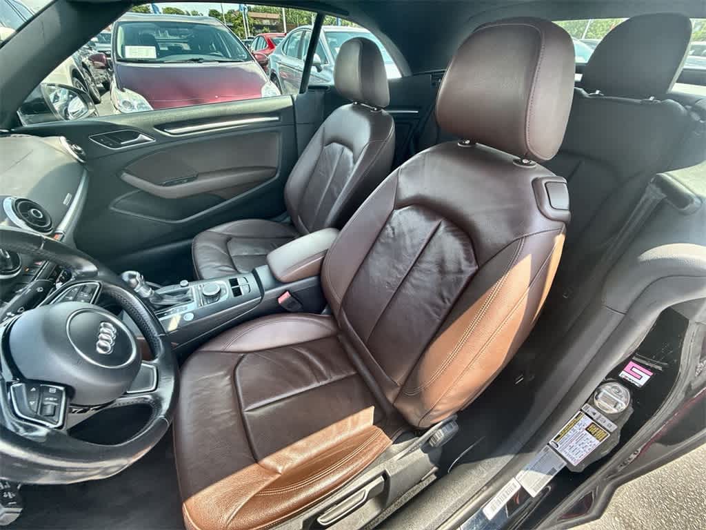 Vehicle image 10 of 32