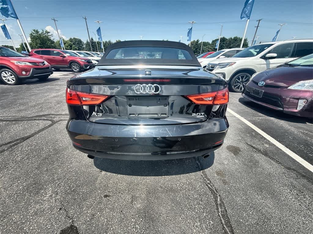 Vehicle image 25 of 32