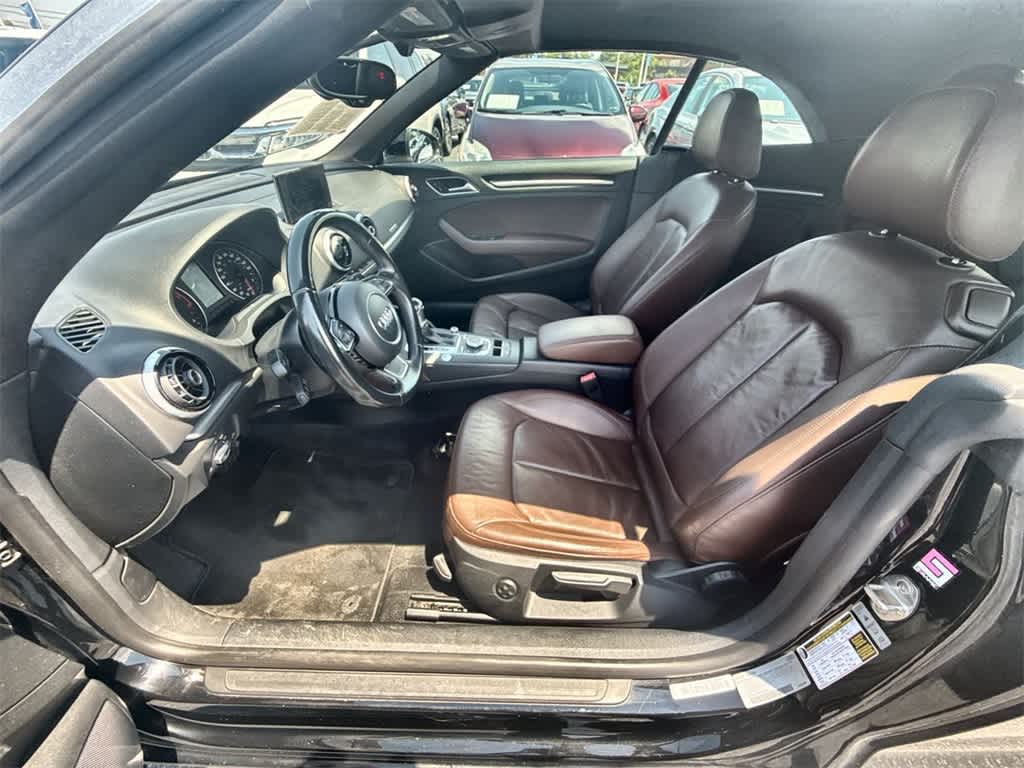 Vehicle image 28 of 32