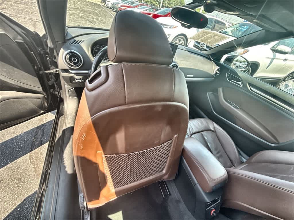 Vehicle image 11 of 32