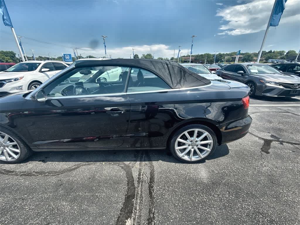 Vehicle image 8 of 32