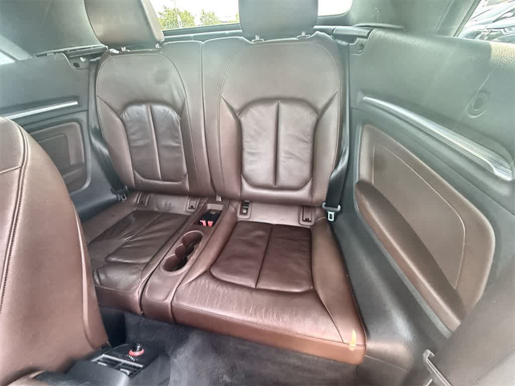 Vehicle image 26 of 32