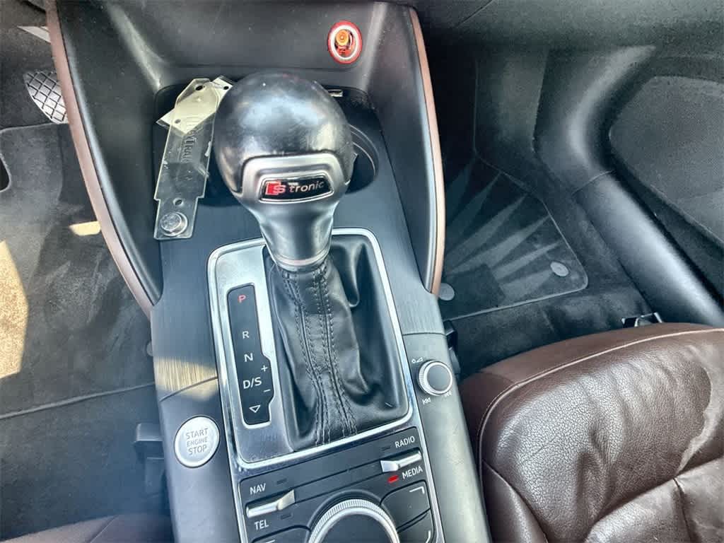 Vehicle image 18 of 32