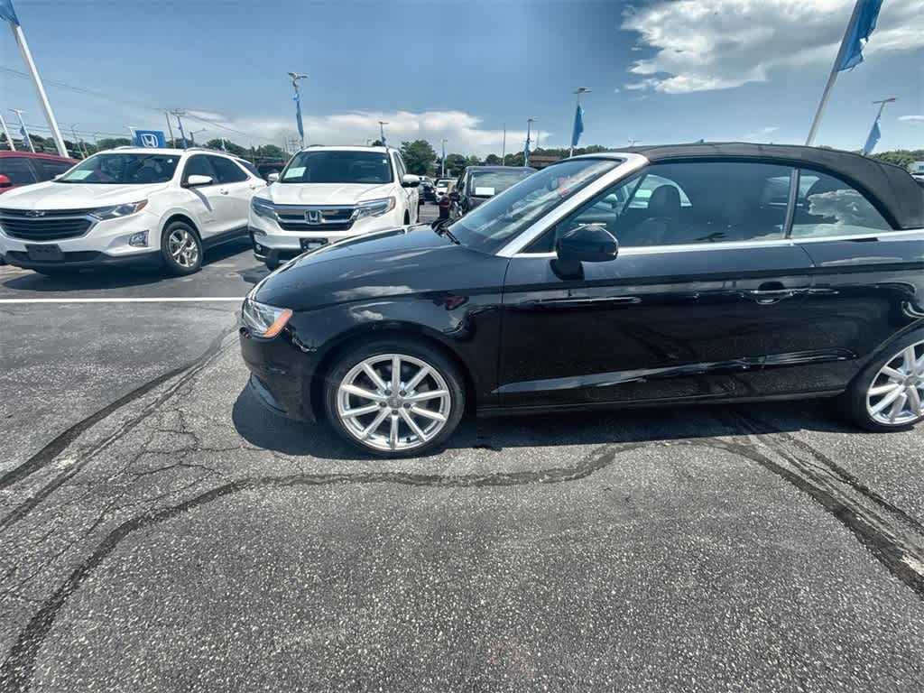Vehicle image 2 of 32