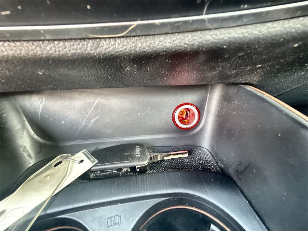 Vehicle image 21 of 32