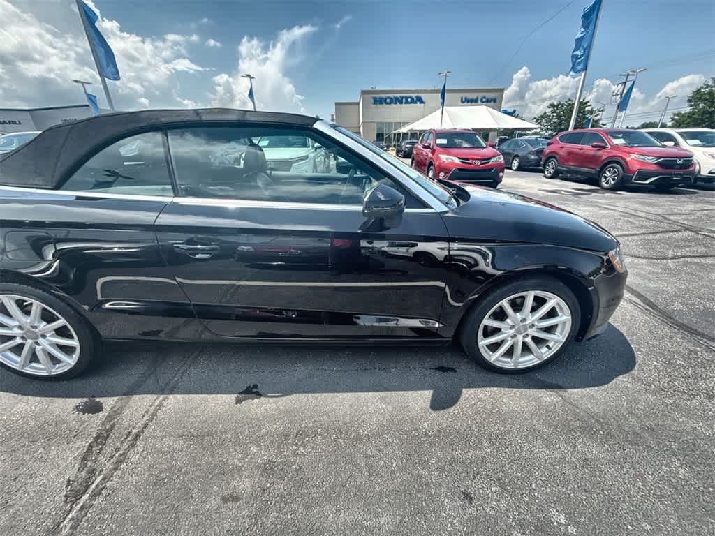 Vehicle image 4 of 32