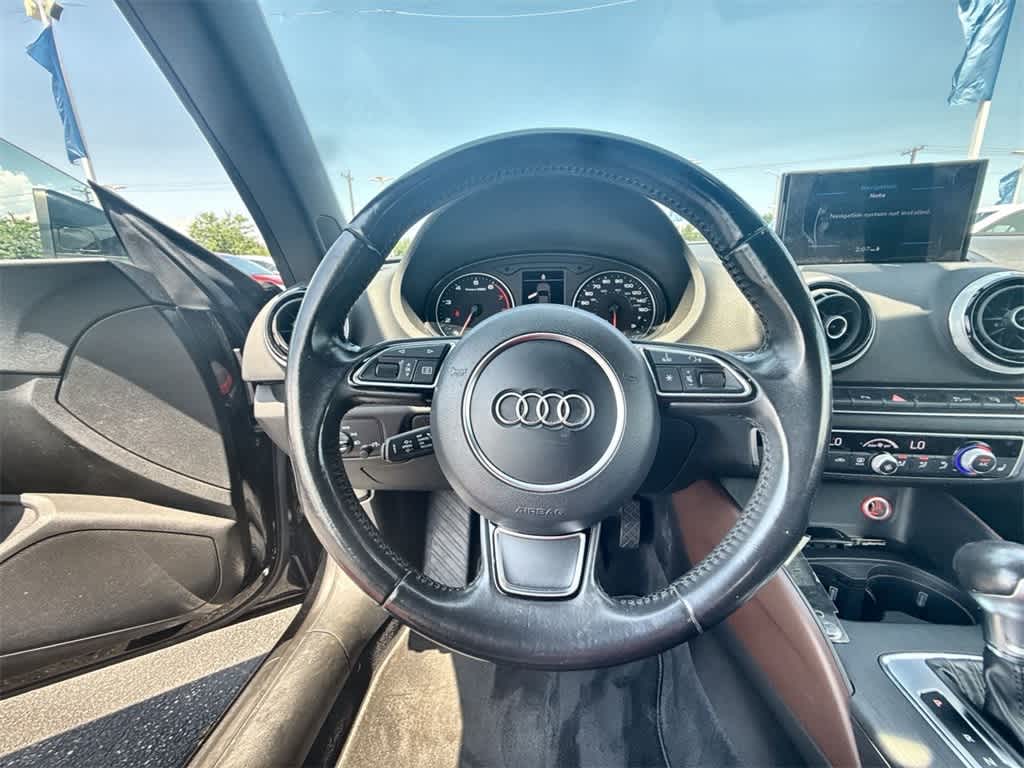 Vehicle image 13 of 32