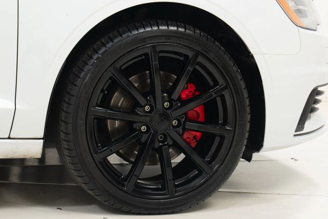 Vehicle image 14 of 66