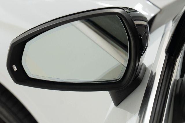 Vehicle image 60 of 66