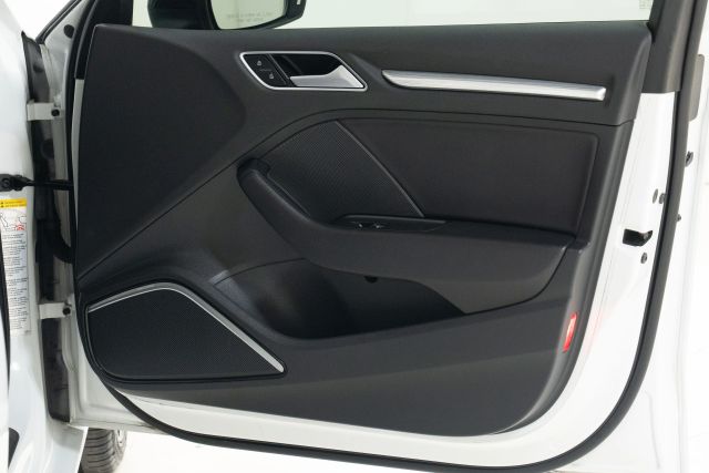 Vehicle image 47 of 66