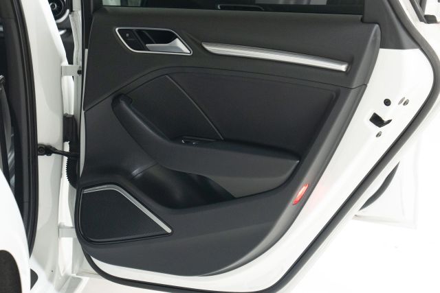 Vehicle image 61 of 66