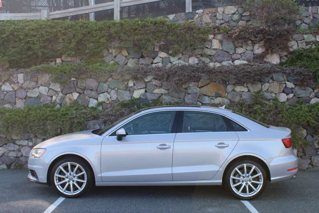 Vehicle image 9 of 32