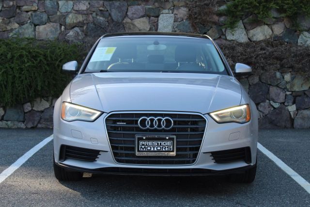 Vehicle image 3 of 32