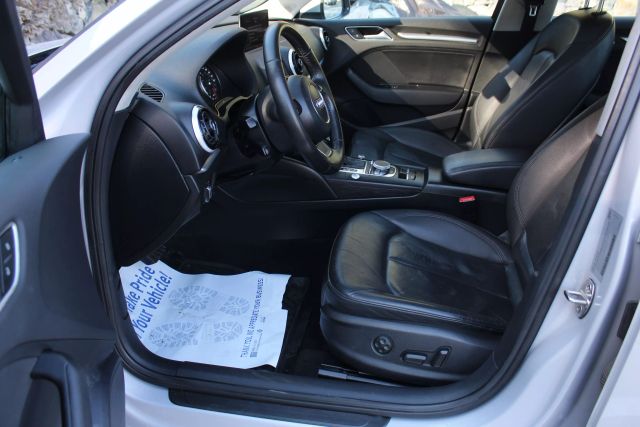 Vehicle image 18 of 32