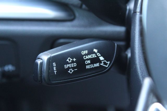 Vehicle image 23 of 32