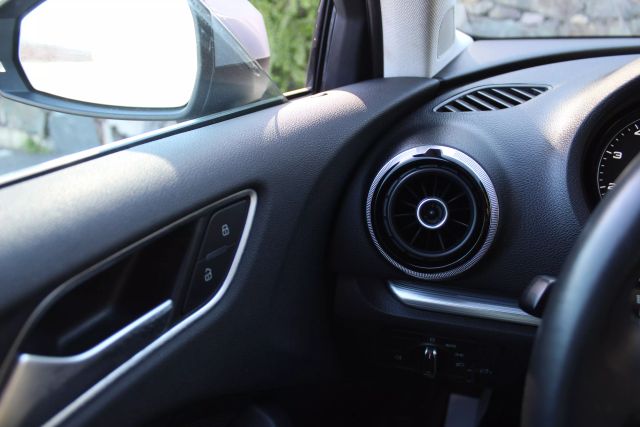 Vehicle image 16 of 32