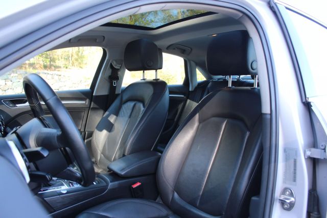 Vehicle image 19 of 32