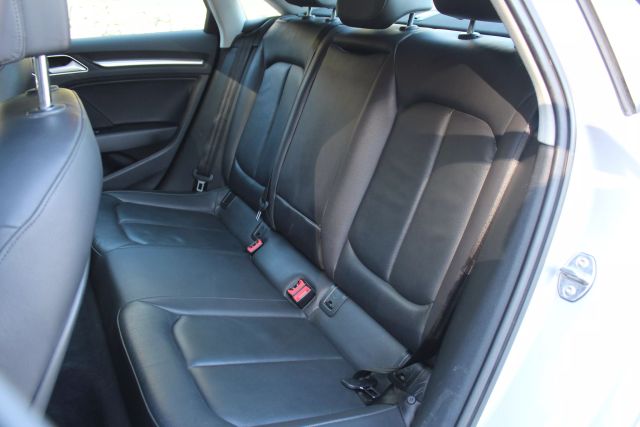 Vehicle image 20 of 32