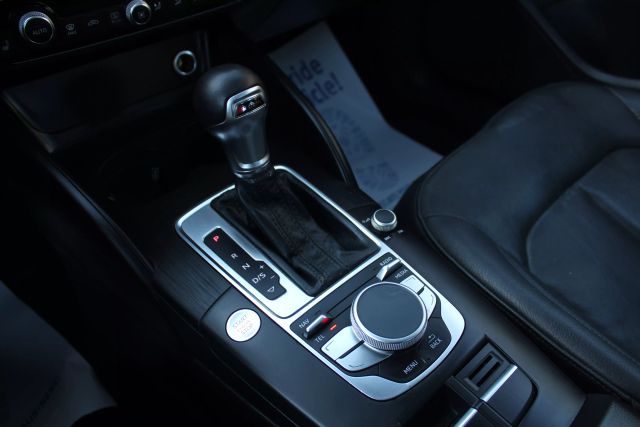 Vehicle image 14 of 32