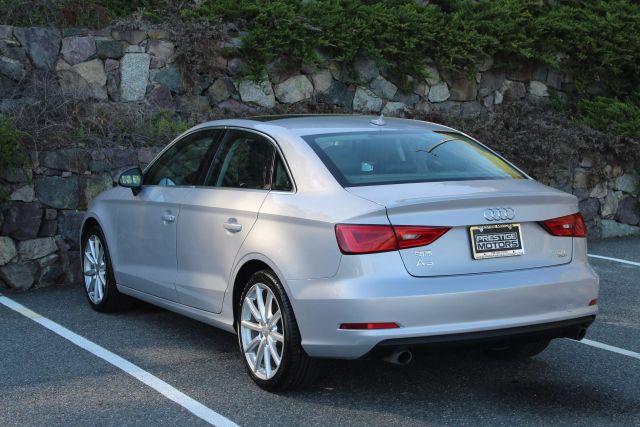 Vehicle image 8 of 32