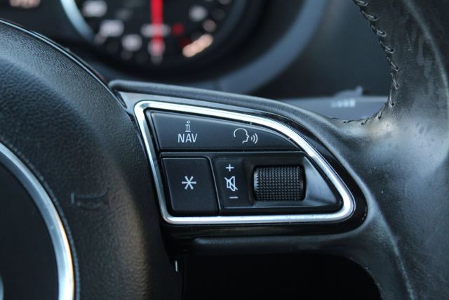 Vehicle image 22 of 32