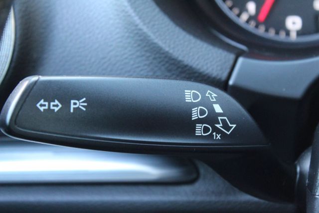 Vehicle image 25 of 32