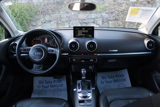 Vehicle image 13 of 32