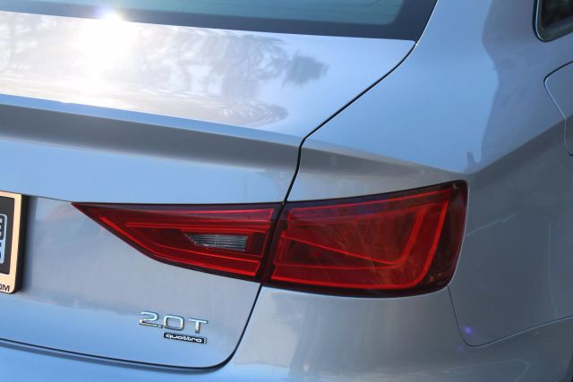Vehicle image 31 of 32