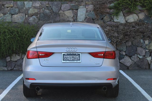 Vehicle image 7 of 32