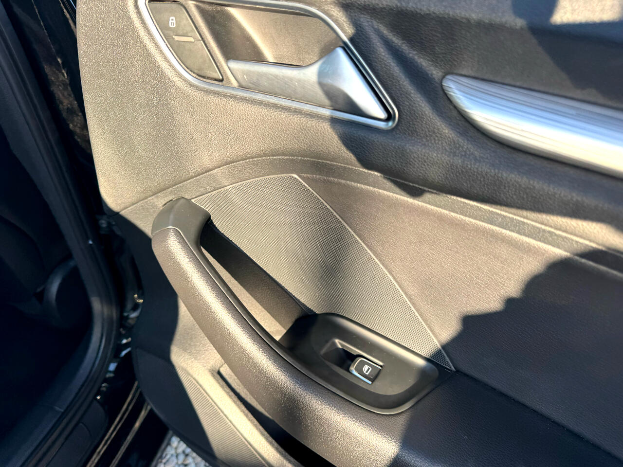 Vehicle image 31 of 85