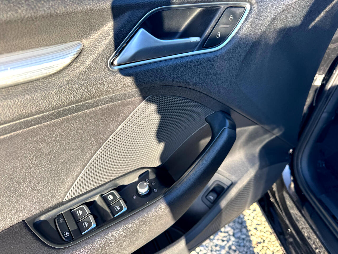 Vehicle image 52 of 85