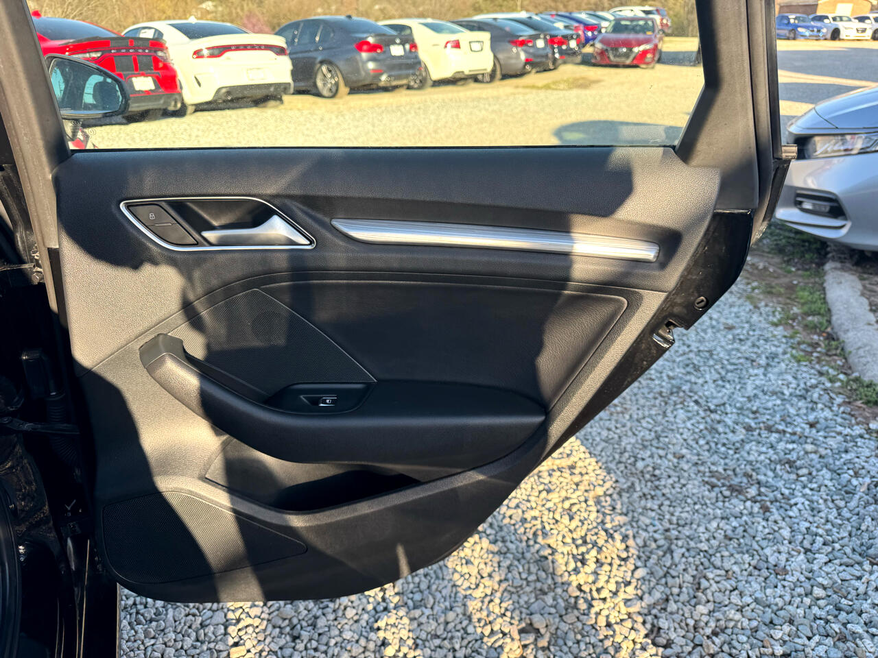 Vehicle image 32 of 85