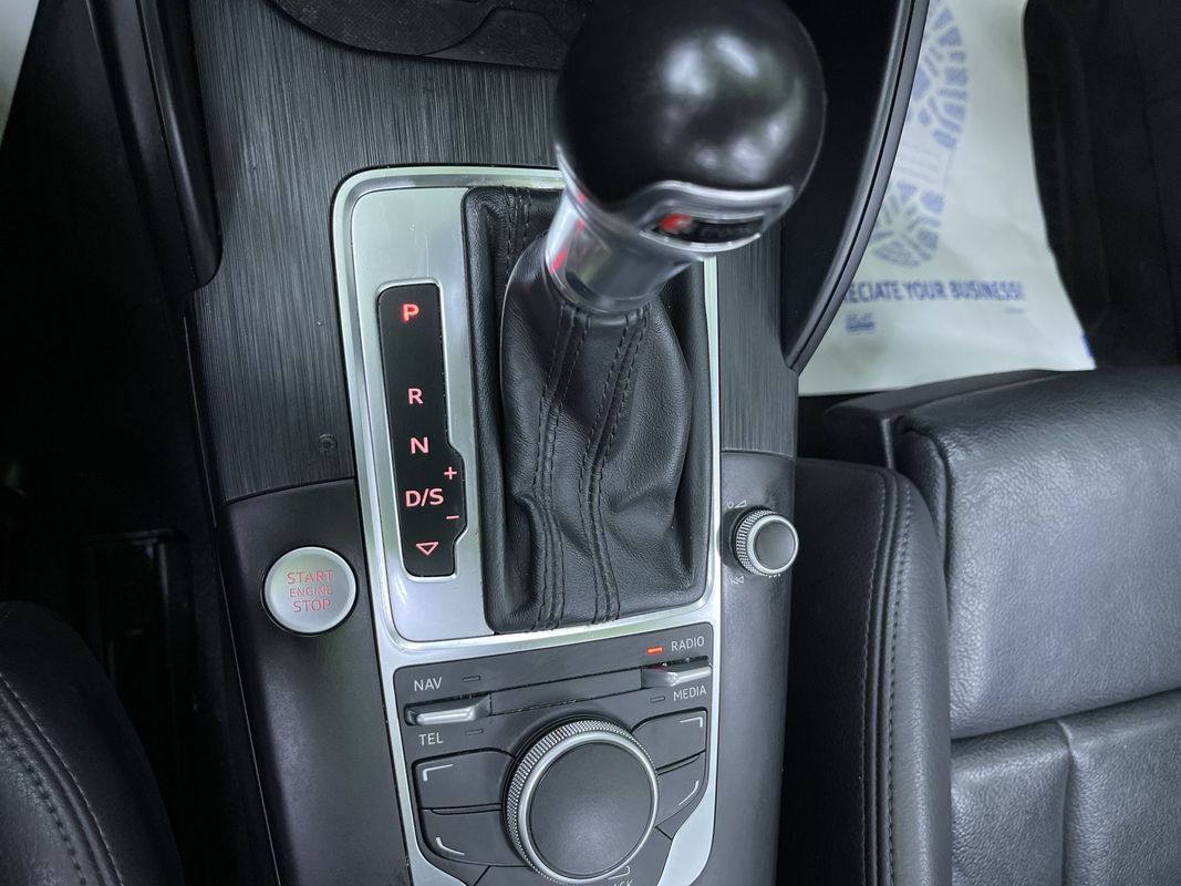 Vehicle image 23 of 28