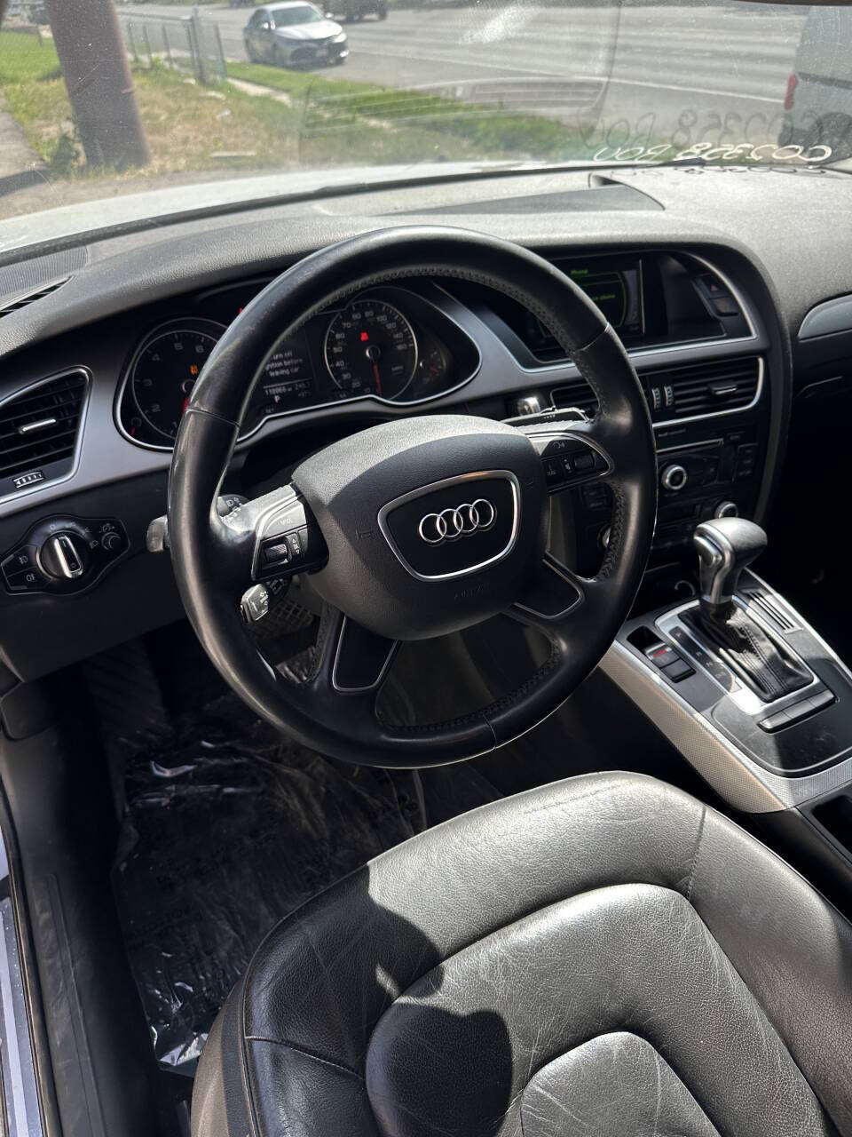 Vehicle image 14 of 18
