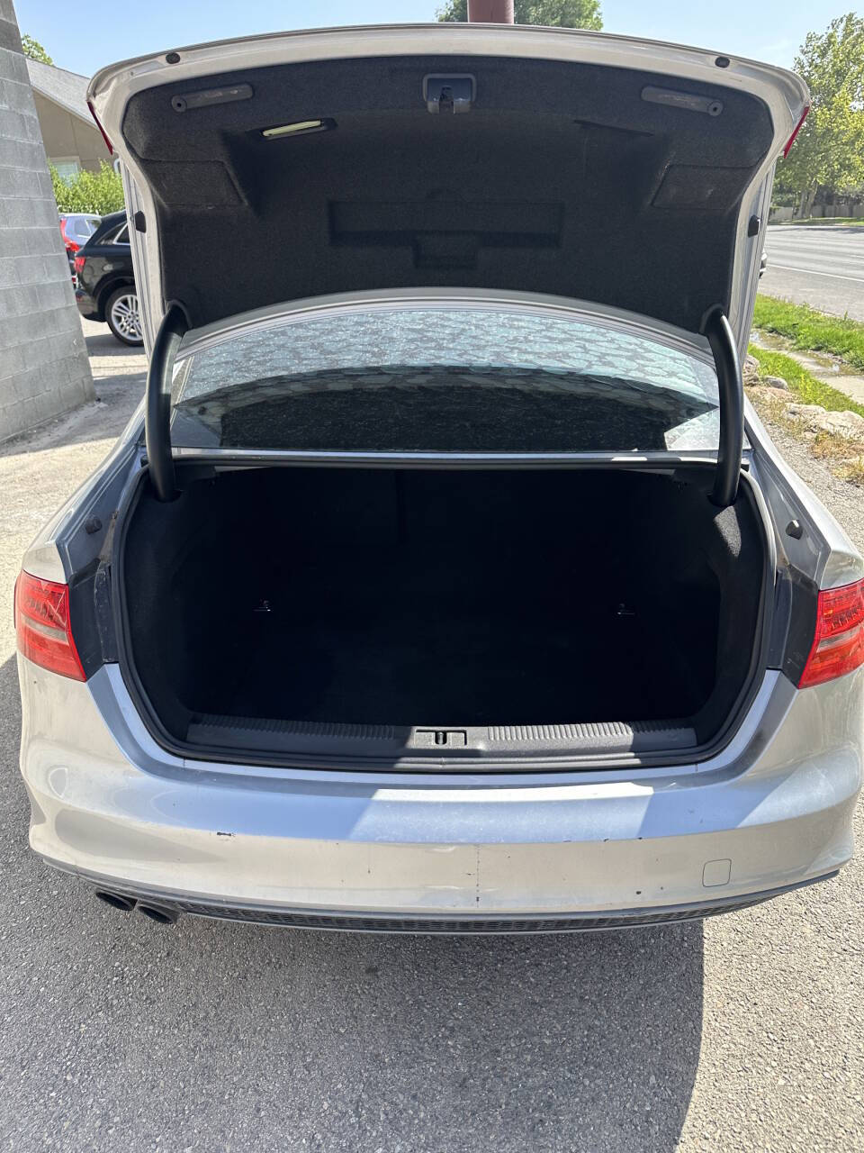 Vehicle image 9 of 18