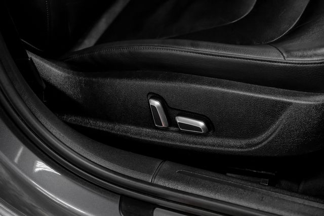 Vehicle image 33 of 68