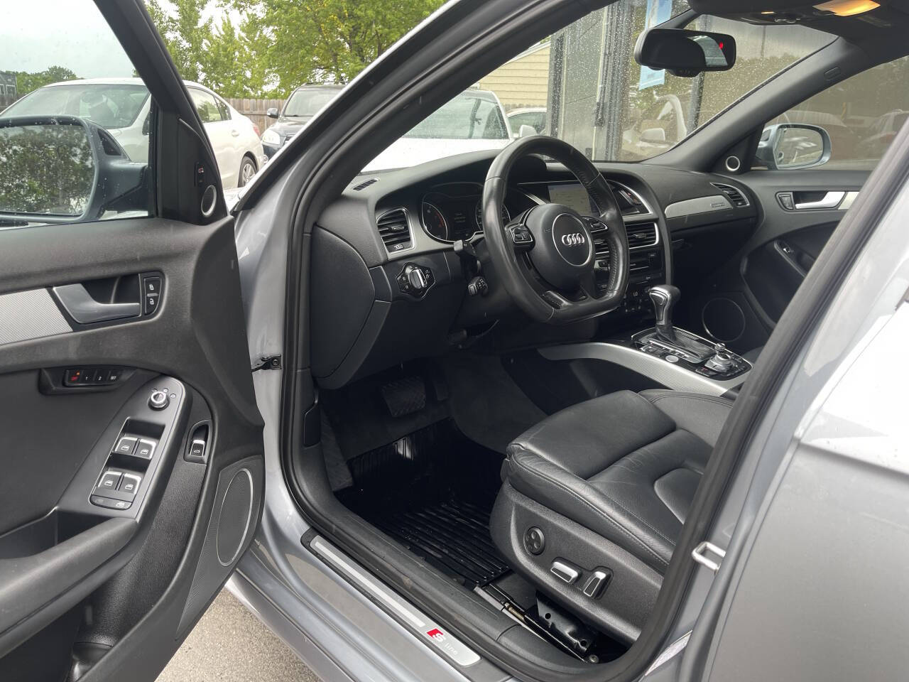 Vehicle image 15 of 34