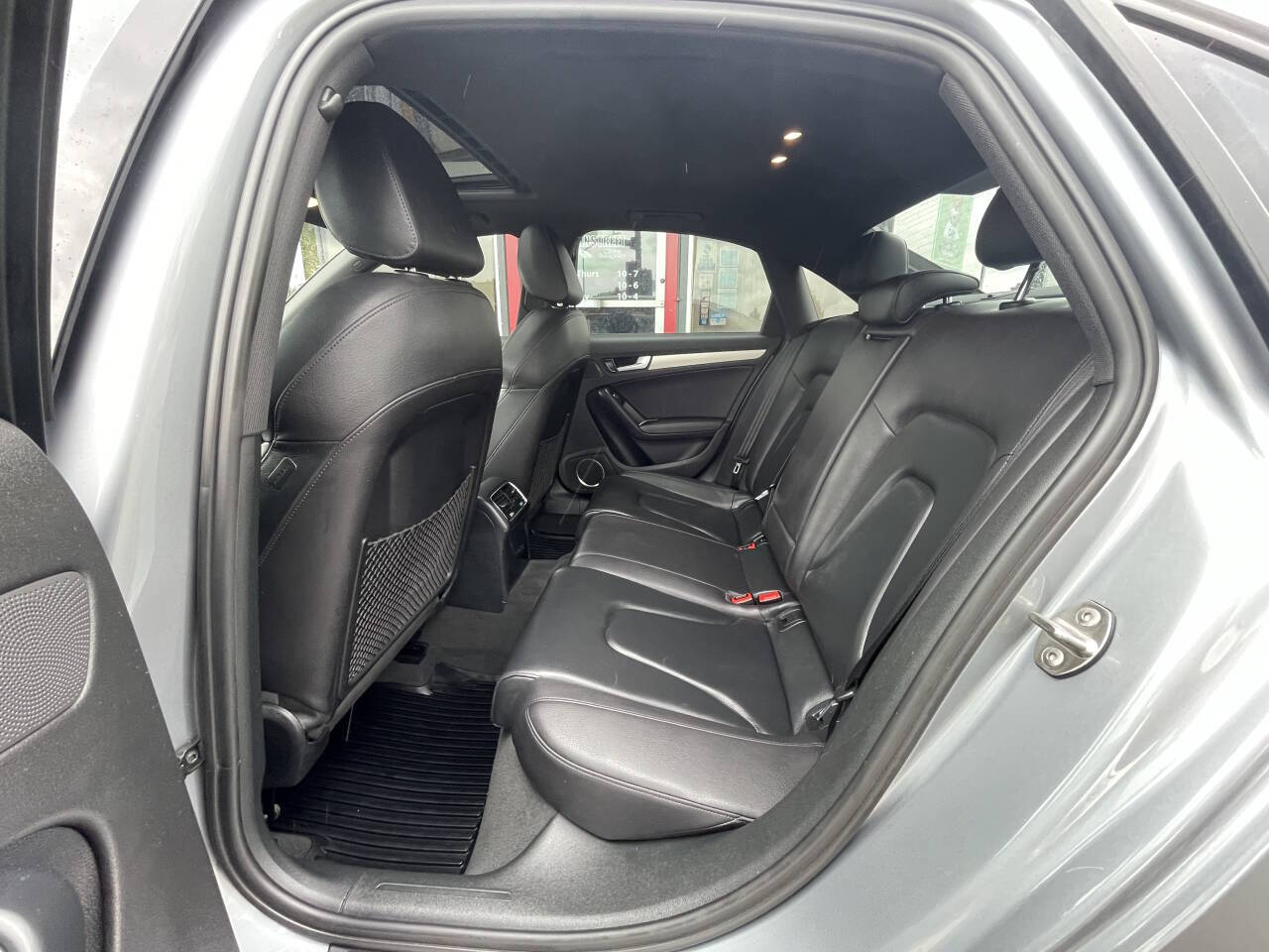 Vehicle image 14 of 34
