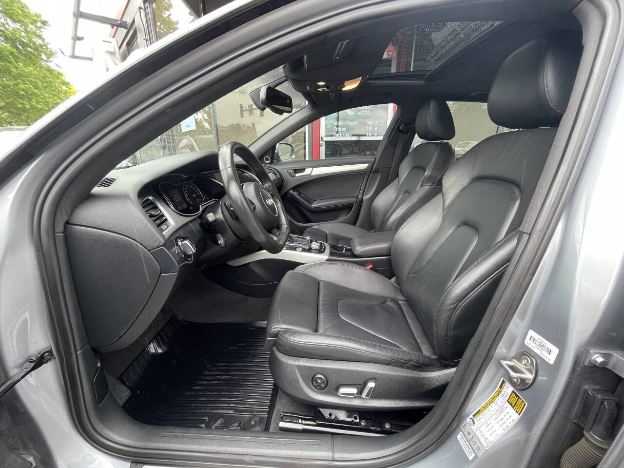Vehicle image 26 of 34