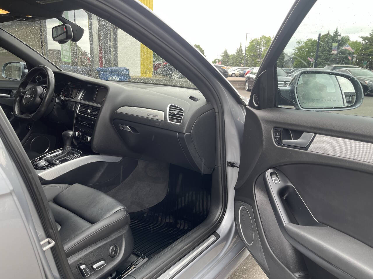 Vehicle image 19 of 34