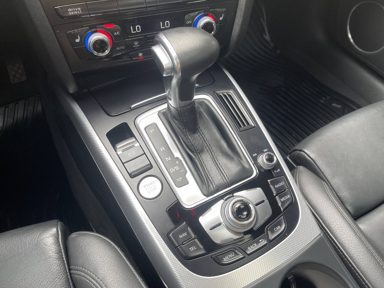 Vehicle image 23 of 34